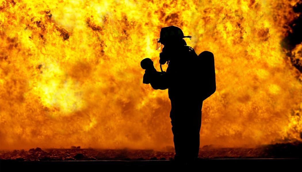 Cirka 100 personer omkommer vid bränder varje år. Ett väl fungerande brandskydd minskar riskan för att liv går till spillo och byggnader totalförstörs. Foto: Bengt Jansson