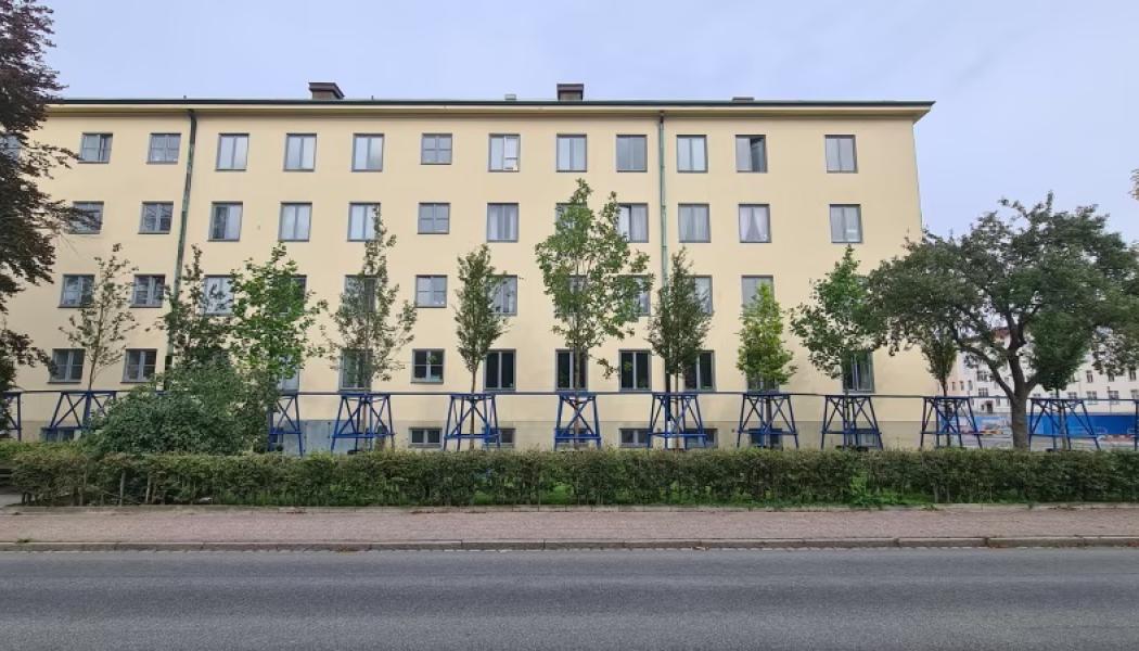 – De mobila träden skulle kunna placeras ut i ett bostadsområde på test för att undersöka behov och placering ihop med de boende, säger Carolina Aouseus, samordnare för utemiljö på ABK.  Foto: ABK