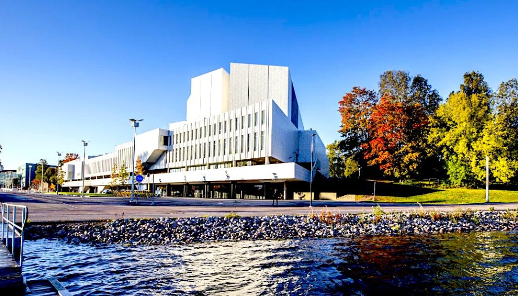 Finlandia-huset vid Tölöviken i Helsingfors centrum. Foto: Finlandia-talo Oy