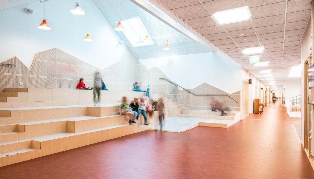 Kvadratmetrarna är maximalt utnyttjade. Exempelvis finns här inga korridorer, i det närmaste allt är lärmiljö. Foto: FOJAB