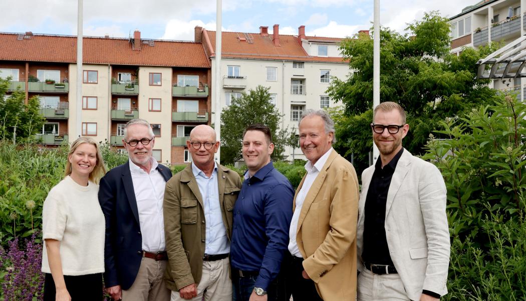 Från vänster: Mia Berling - Anders Berling AB, Mats Österborg, advokat som företrädde Anders Berling AB, Anders Berling på Anders Berling AB, Theodor Alexandris, Marknadsområdeschef Riksbyggen region Syd, Bruno Petersson, ordförande HFAB, Christian Kylin, vd HFAB. Foto: Riksbyggen