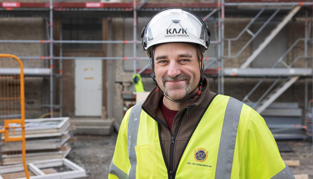 Marcus Hansson, projektchef på HSB Göteborg, ser återbruk som ett viktigt steg mot ett mer cirkulärt byggande. Foto: HSB