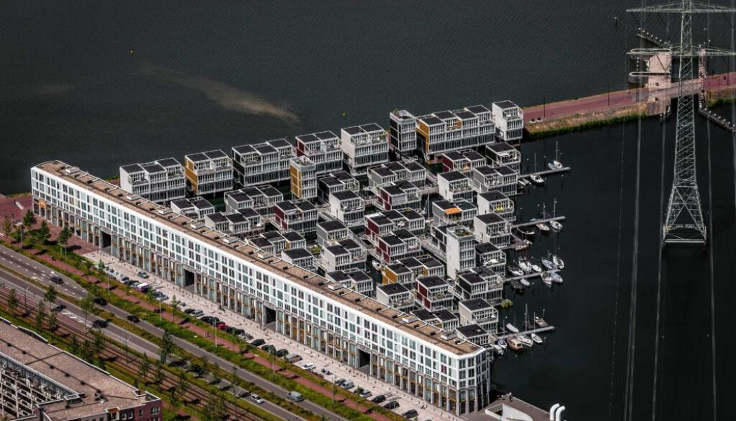 Waterbuur-projektets flytande bostäder i Amsterdam. Foto: Monteflore