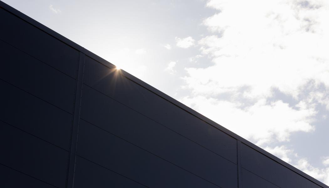 På den cirka 60 000 kvadratmeter stora fastigheten finns idag en äldre byggnad som ska rivas och ge plats för en ny logistikanläggning. Foto: Nordsten Development