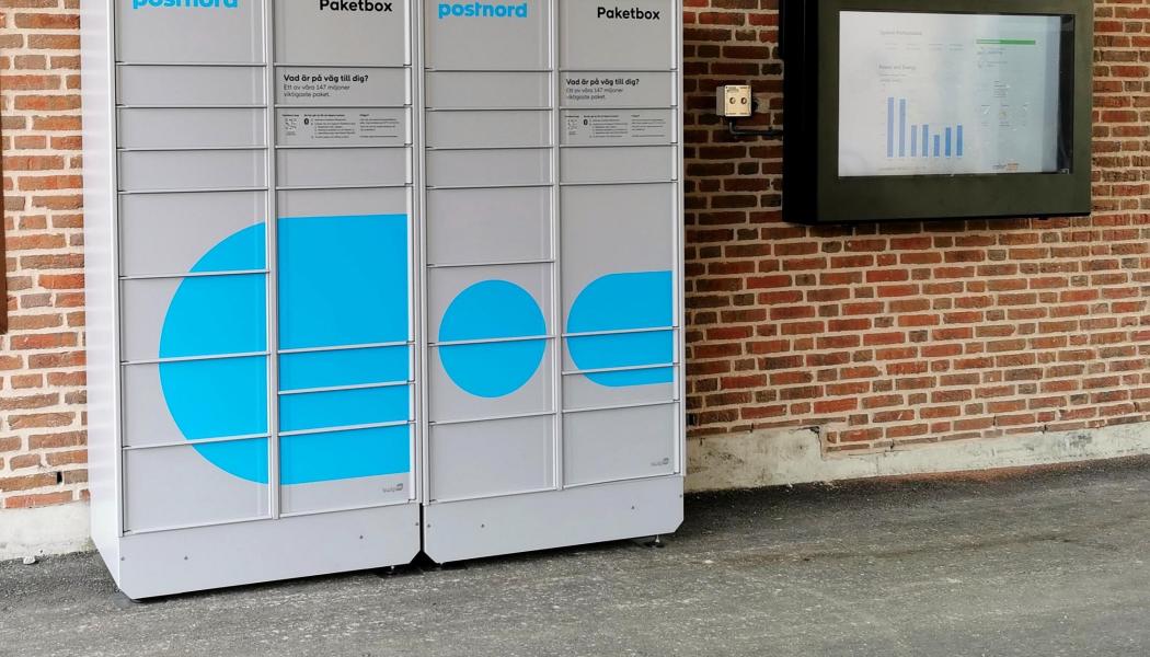 I porten till Ebos fastighet på Norregatan i centrala Eslöv står de mest frekvent använda paketboxarna. Foto: Ebos