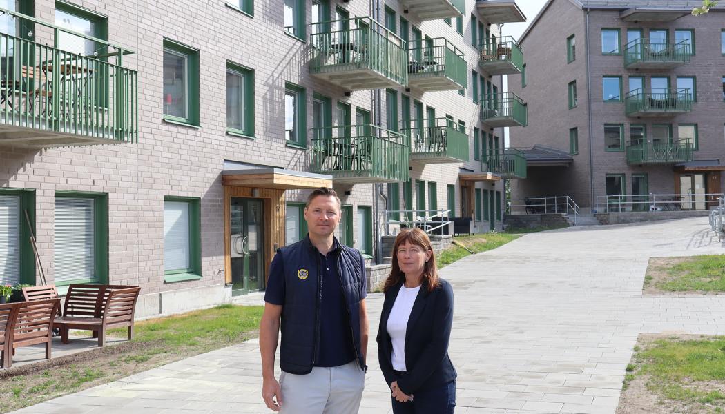 Mattias Lundström vd och Helena Backman affärsområdeschef Fastigheter, HSB Norr Foto: HSB Norr
