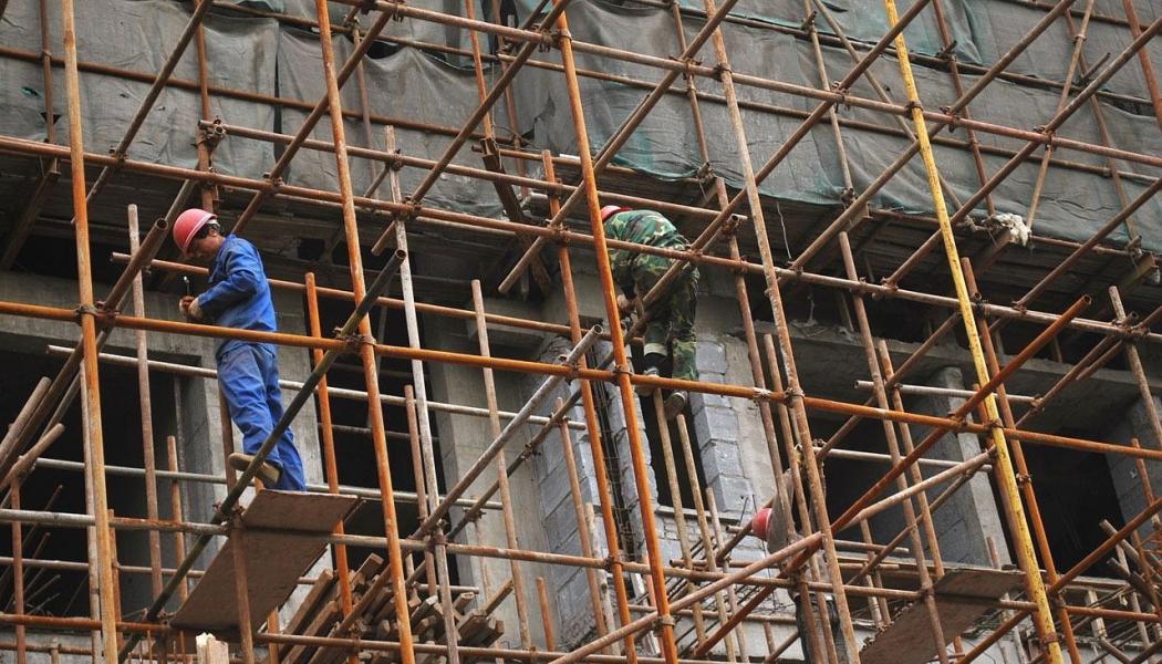 Livscykelprestanda handlar i grunden om att en byggnad ska vara tekniskt och funktionellt hållbar under lång tid och kunna anpassas till förändrade behov, samtidigt som de material som byggnaden består av kan tas till vara när den någon gång demonteras. Symbolbild: Creative Commons Lic. Kredit: Scaffold.