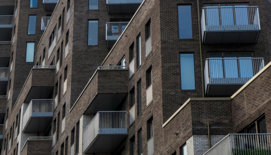 Lägenhetshus. Foto: Seb Doe / Unsplash