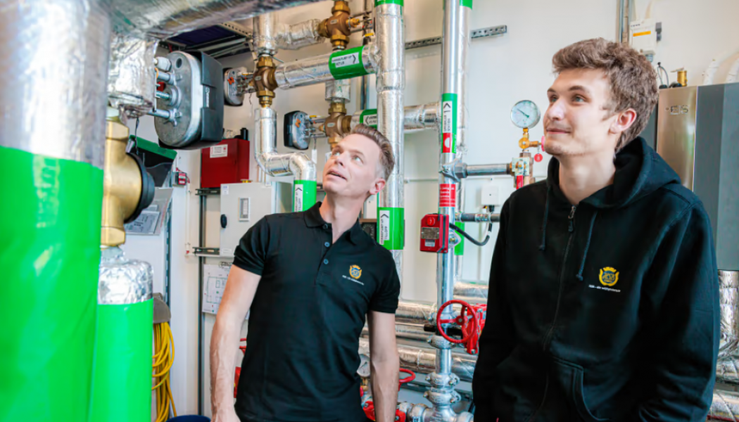 Jesper Brink och William Petersson Sköld från HSB Mölndal är två av deltagarna på vårens utbildning i HSB Living Lab. Foto: Emelie Asplund
