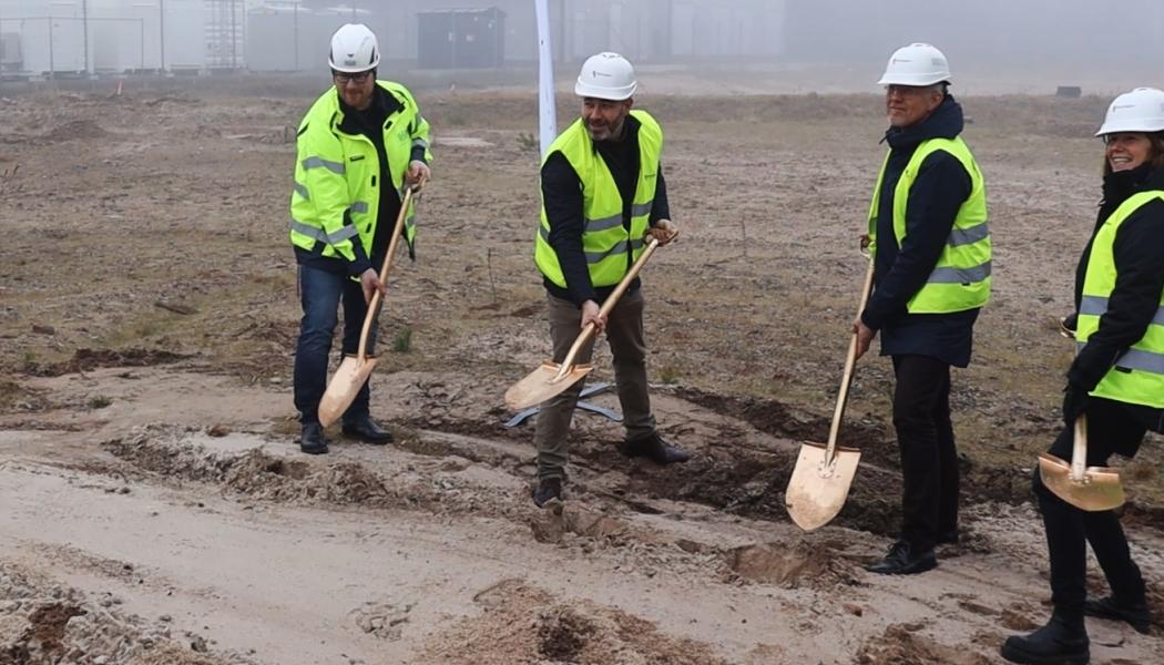 Från vänster till höger: Daniel Malm, regionchef på BAB - Christian Orsing, kommunstyrelsens ordförande i Helsingborg - Mats Panther, vice ordförande i byggande styrelse och Johanna Frelin, vd på Riksbyggen.