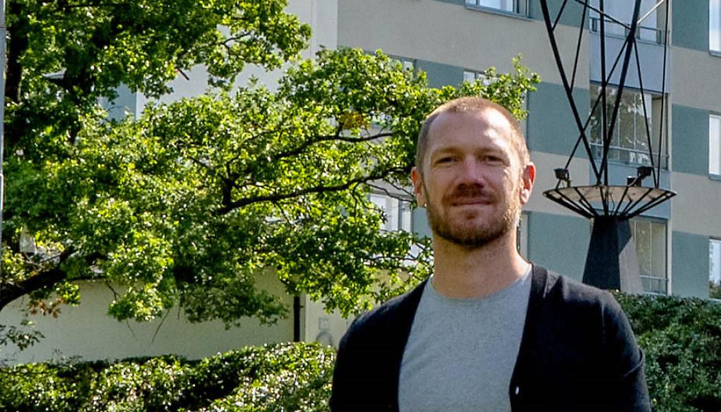 Tomas Brandt på det kommunägda Fastighets AB Förvaltaren i Sundbyberg visar på nyttan av digitaliseringen för  att få överblick av outnyttjade lokaler.