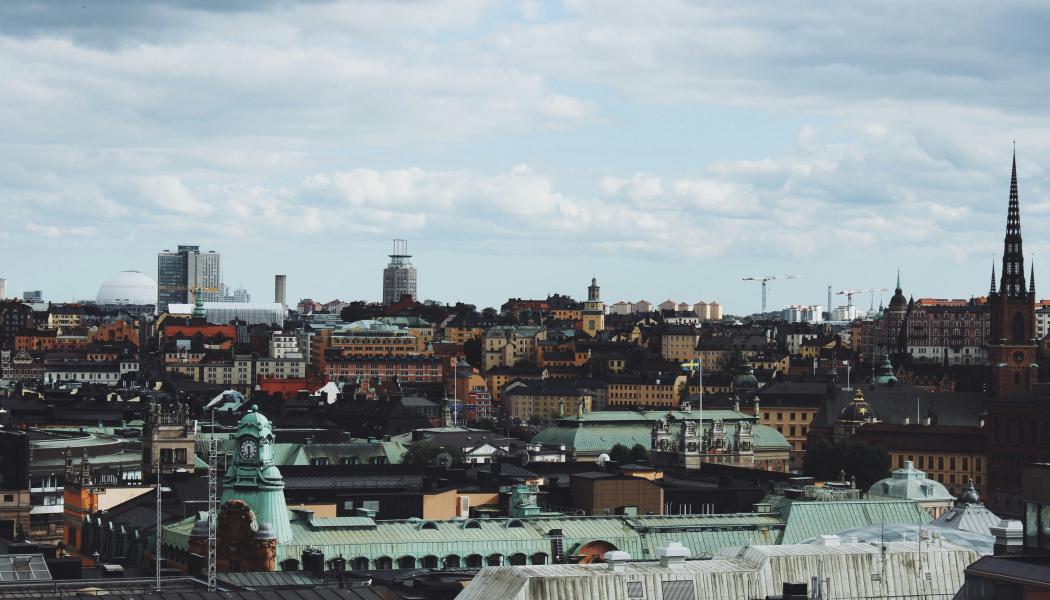 Ekonomiska aktiviteter i Sverige är i hög grad koncentrerade till storstadslänen, där Stockholms län ensamt bidrar med knappt 31 procent av BNP. Foto: Haut Risque/Unsplash