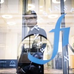 Magnus Hjalmarson Neideman/SvD/TT: Finansinspektionen, med generaldirektör Erik Thedéen, tar bort det tillfälliga undantaget för amorteringskrav i augusti. Arkivbild.
