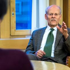 Claudio Bresciani / TT: Riksbankschefen Stefan Ingves och hans direktion väntas börja höja styrräntan redan i år, enligt prissättningen på marknaden.