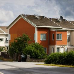 Fredrik Persson/TT: Stigande räntor pressar hushållens ekonomi och bostadspriserna, och det är inte över. Arkivbild.