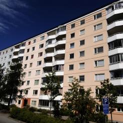 Hasse Holmberg / TT: Inflations- och räntechocken gör det svårt för bostadsbolag och Hyresgästföreningen att komma överens om årets hyreshöjningar. Arkivbild