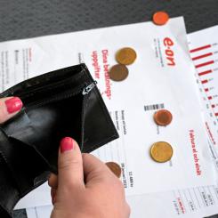 Janerik Henriksson/TT: Inflationseffekten har ätit upp många års reallöner och många hushåll börjar få problem att få pengarna att räcka till, enligt Hyresgästföreningen, som vill se en statlig hyresakut för att hjälpa drabbade att slippa vräkningar från bostaden. Arkivbild