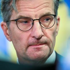 Fredrik Sandberg/TT: Riksbankschef Erik Thedéen och hans direktion är inte klara med räntehöjningarna, enligt ekonomkåren. Arkivbild.
