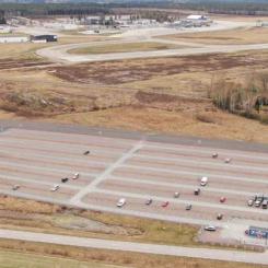 Skavstalund långtidsparkering med Stockholm Skavsta Airport i anslutning i bakgrunden.
