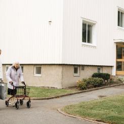 Fler än åtta av tio kommuner, 83 procent, saknar helt eller har brist på senioranpassade bostäder i någon form, visar ny statistik från Boverket som analyserats av Länsförsäkringar Fastighetsförmedling. Foto: Länsförsäkringar