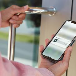 Bakom Accessy ligger bland annat Fastighetsägarna Service, tillsammans med en rad andra fastighetsbolag, med det uttalade målet att förenkla dagens uppsjö av olika lås- och passersystem.
