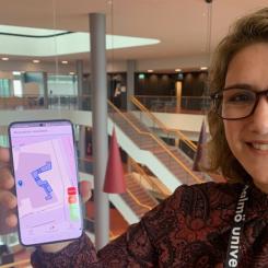 – I framtiden tänker vi oss att EvacAware ska kunna installeras i stora smarta byggnader; som exempelvis idrottsarenor, shoppingcenter eller på stora företag och skolor, säger forskaren Arezoo Sarkheyli-Hägele vid Malmö universitet. Foto: Malmö Universitet