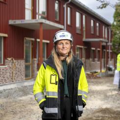 Projektledare Elly Fagerström framför Rapsen.  Av: Gugge Zelander