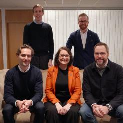 Främre rad: Jesper Eliason VD Bodil, Åsa Davidsson Vvd & Marknadschef HusmanHagberg, Johan Crafoord, Marknadschef Bodil. Bakre rad: Johan Lanner, Finanschef Bodil, Fredrik Kjell VD HusmanHagberg. Foto: HusmanHagberg