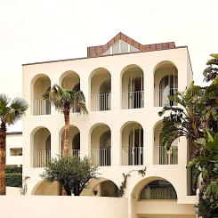 Denna australiska villa kombinerar Art Deco och medelhavskänsla. Obs! Det finns flera foton av husets interiör i slutet av artikeln. Foto: Kredit: Anson Smart
