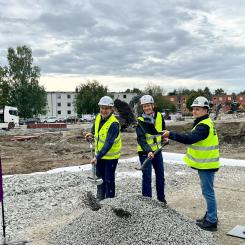 Första spadtaget. Foto: Sveafastigheter
