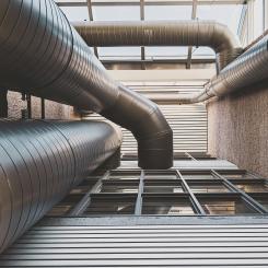 Gråa metallrör. Foto: Compagnons / Unsplash