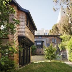 Den renoverade villan i Cow Hollow kombinerar bevarad fasad med moderniserad interiör och öppna ytor. Obs! Det finns fler bilder av interiören i slutet av artikeltexten. Foto: Joe Fletcher