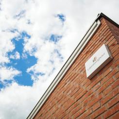 Lejonfastigheter, tegelbyggnad. Pressbild: Lejonfastigheter