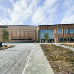 Innovationsprojektet är, enligt Nreps kännedom, världens största hampaisolerade logistikbyggnad och den första i sitt slag som använder biobaserade material i så pass stor utsträckning. Foto: Nrep