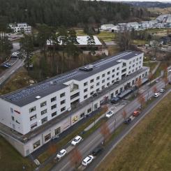 Heba Fastighets AB fortsätter installationen av solpaneler på fastigheter i samarbete med OKQ8 som leverantör. Pressbild: OKQ8 Scandinavia