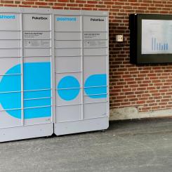 I porten till Ebos fastighet på Norregatan i centrala Eslöv står de mest frekvent använda paketboxarna. Foto: Ebos