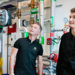 Jesper Brink och William Petersson Sköld från HSB Mölndal är två av deltagarna på vårens utbildning i HSB Living Lab. Foto: Emelie Asplund