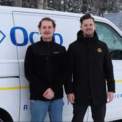 Philip Stål, arbetsledare för fastighetsjouren Ocab och Stefan Nilsson, Förvaltare HSB Norr. Foto: HSB Norr