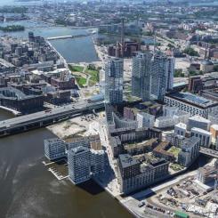 Byggprojektet Fiskehamnen ligger öster om Helsingfors centrum och var tidigare ett viktigt hamn- och industriområde. Området omfattar omkring 170 hektar och räknas som ett av Finlands största stadsutvecklingsprojekt. När utbyggnaden är färdig väntas omkring 30 000 personer bo i stadsdelen.   Foto: Helsingfors Stad. Kredit: Suomen ilmakuva Oy